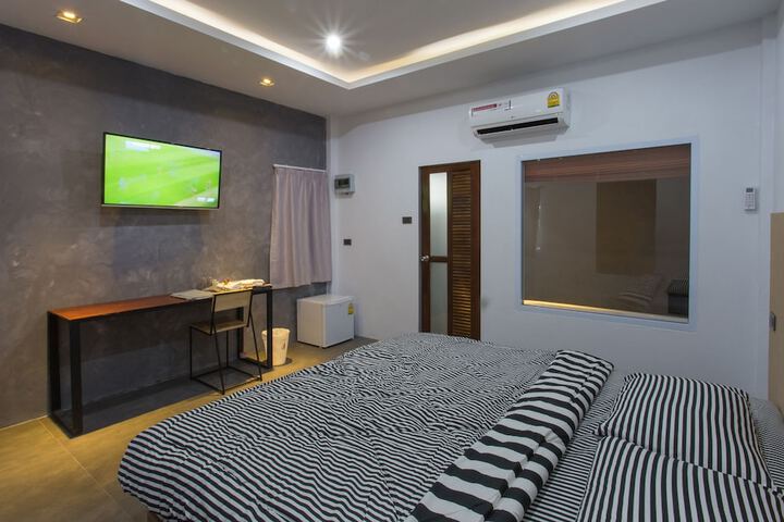 Room 4 of 49