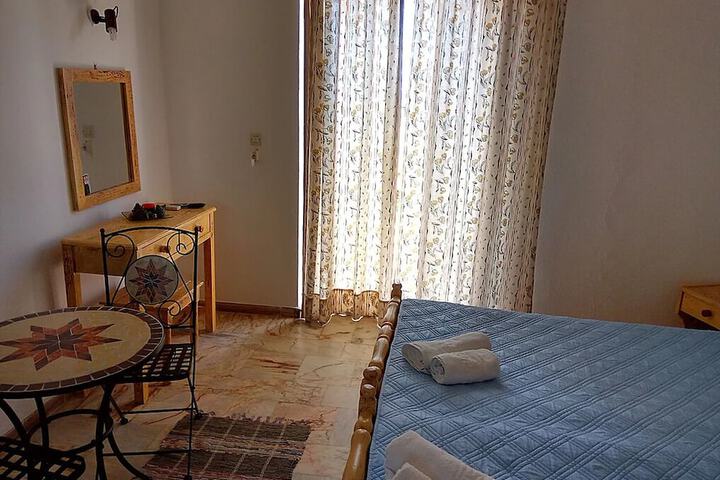 Room 6 of 51