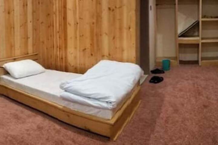 Room 2 of 7