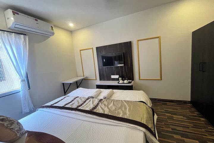 Room 3 of 52