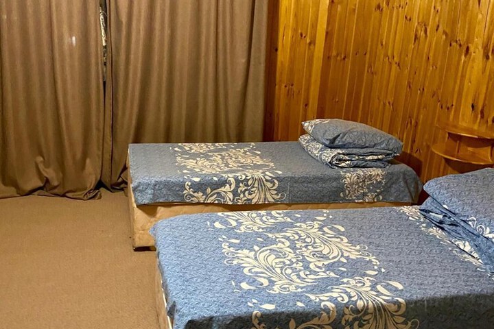 Room 13 of 38