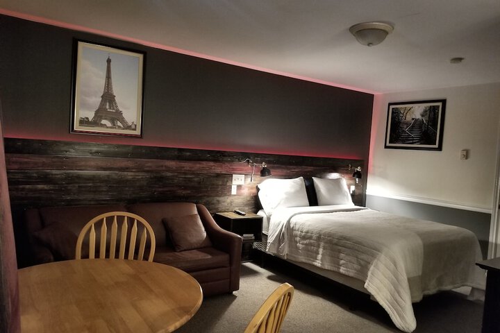 Silverwood Inn & Suites