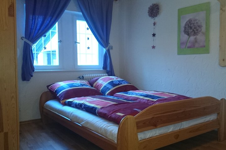 Room 4 of 63