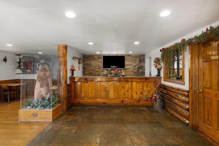 Entrance & Lobby