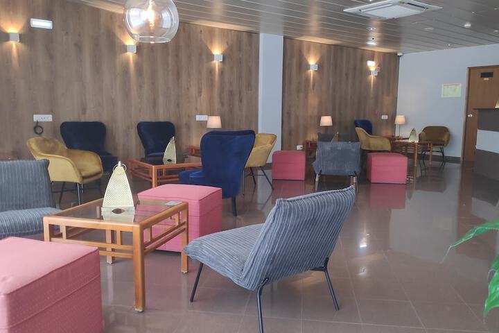 Lounge 59 of 82