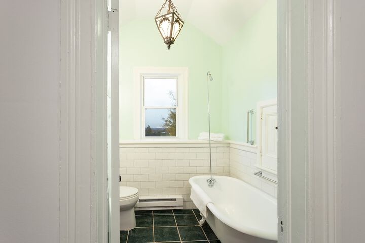 Room 14 of 28