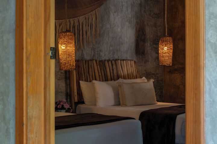 Hotel 76 of 83