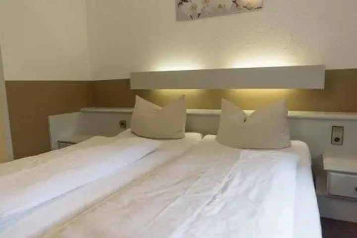Room 6 of 21
