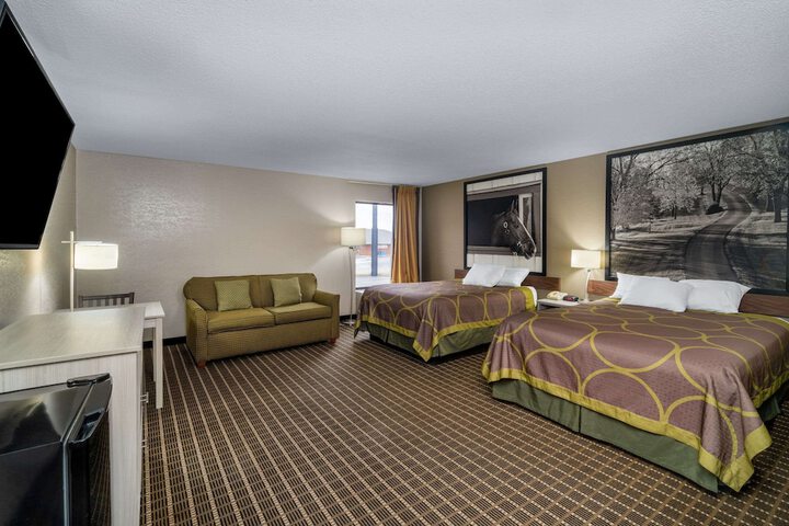 2 Queen Beds (5 of 12)