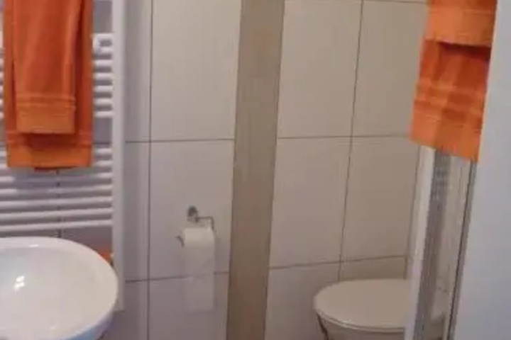 Room 7 of 10