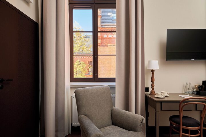 Room 27 of 46