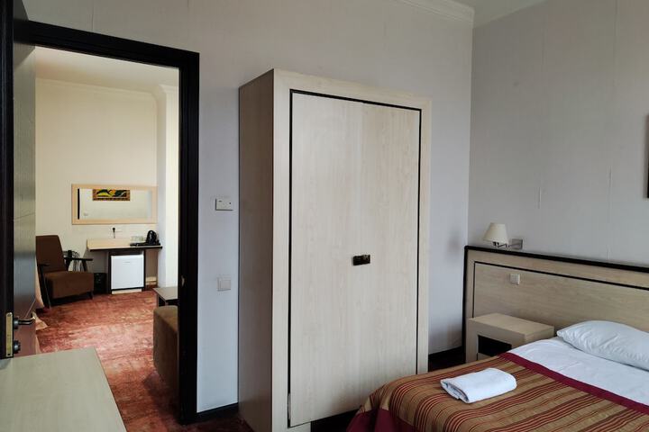 Room 5 of 21