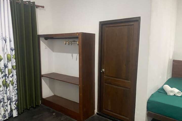 Room 6 of 93