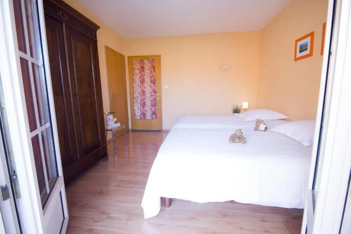 Room 2 of 16