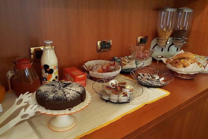 Breakfast/Coffee Service 22 of 32