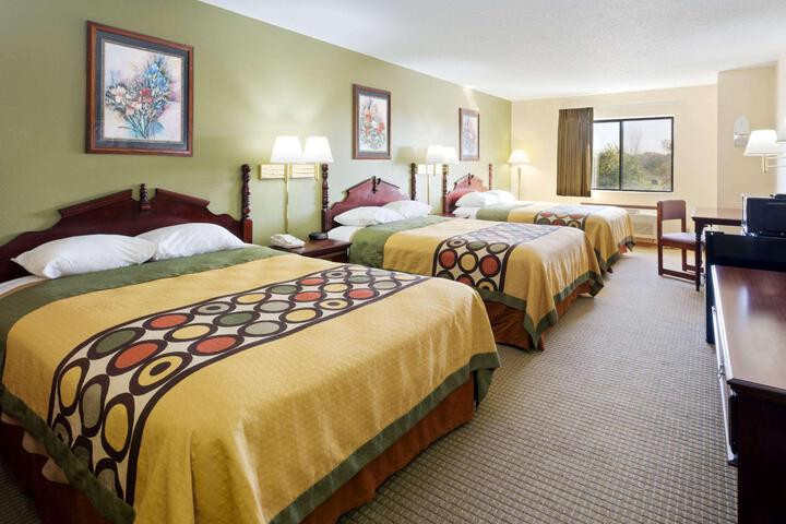 2 Queen Beds (22 of 28)