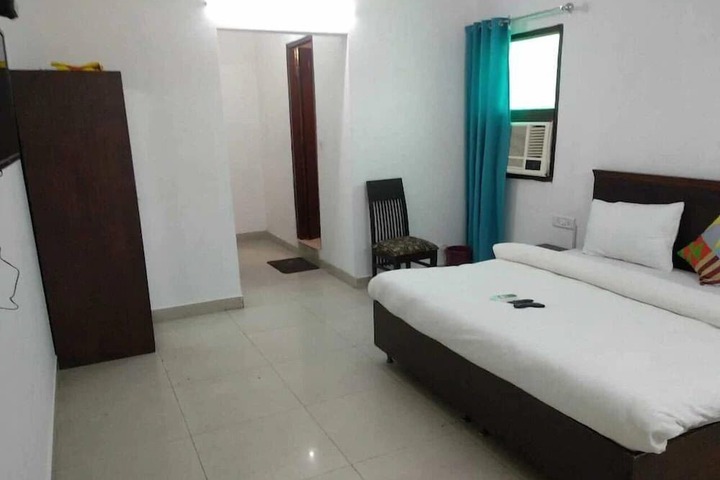 Room 7 of 16
