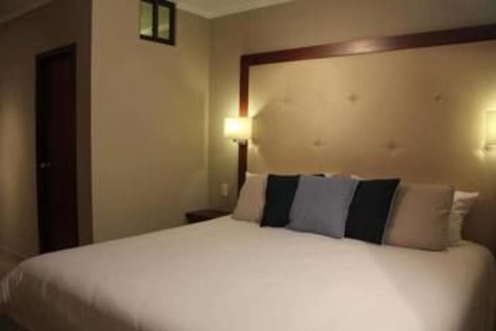 Room 6 of 32
