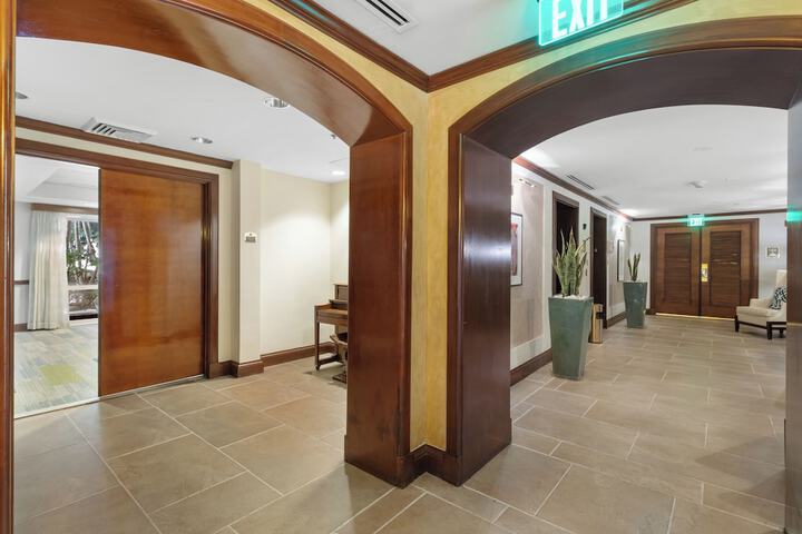 Entrance & Lobby