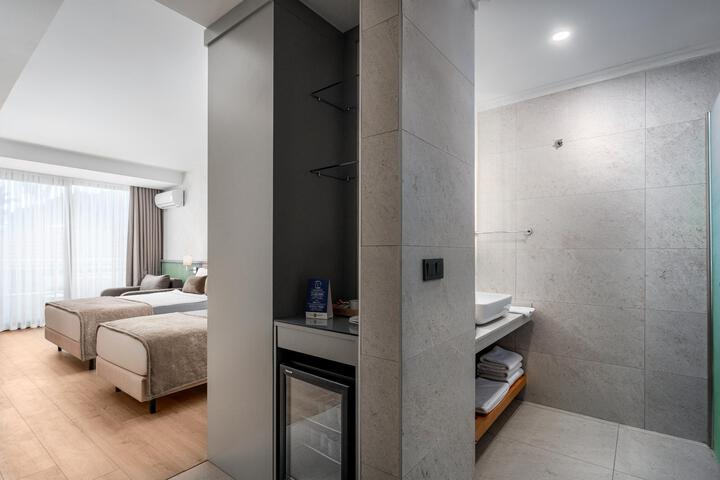 Room 42 of 58