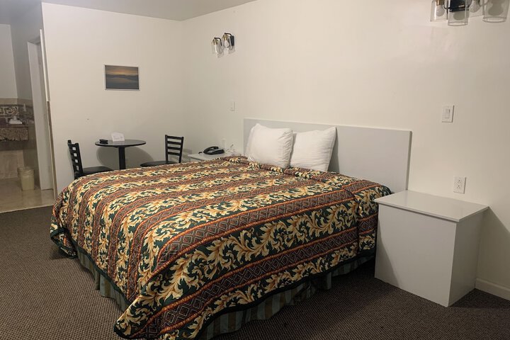 Room 10 of 18