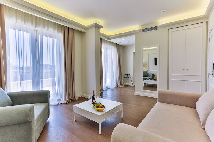 Room 3 of 20
