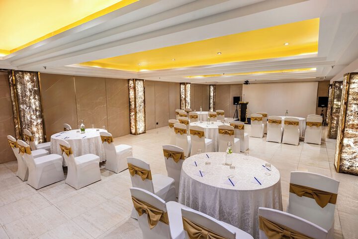 Ballroom/Hall 97 of 102