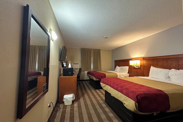 1 Queen Bed (1 of 30)