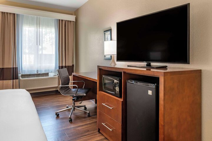Room 9 of 32