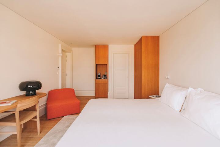 Room 14 of 186