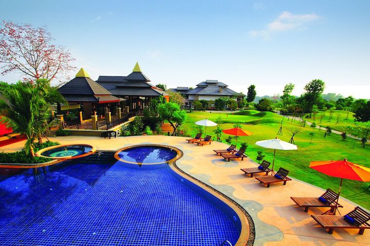 Hotel with Pool