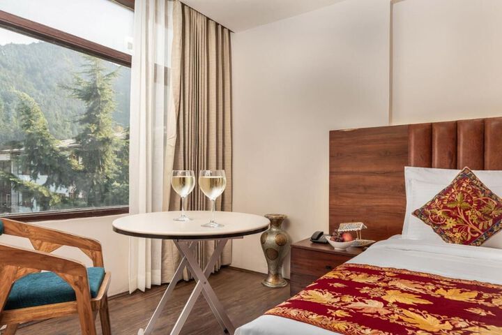 hotel 11 boulevard srinagar