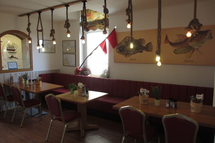 Dining 44 of 53