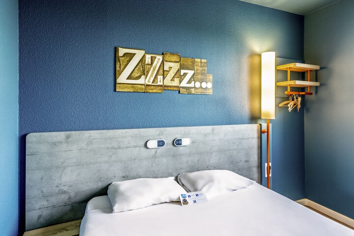 Room 3 of 35