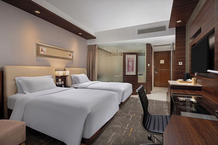 Room 13 of 92