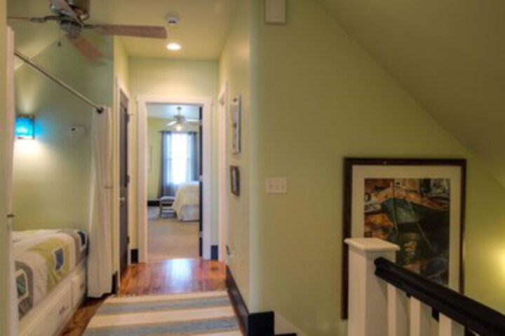 Ballroom/Hall 4 of 23