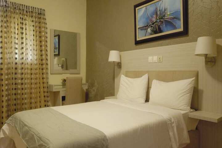 Room 8 of 37