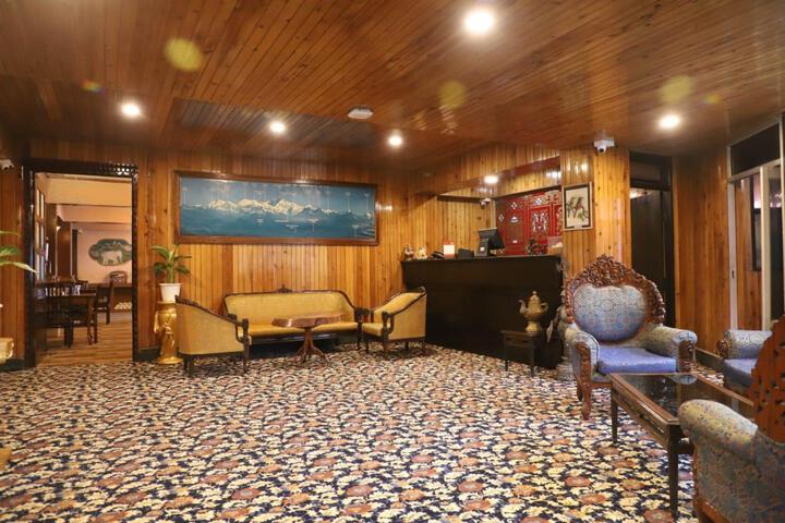 Entrance & Lobby
