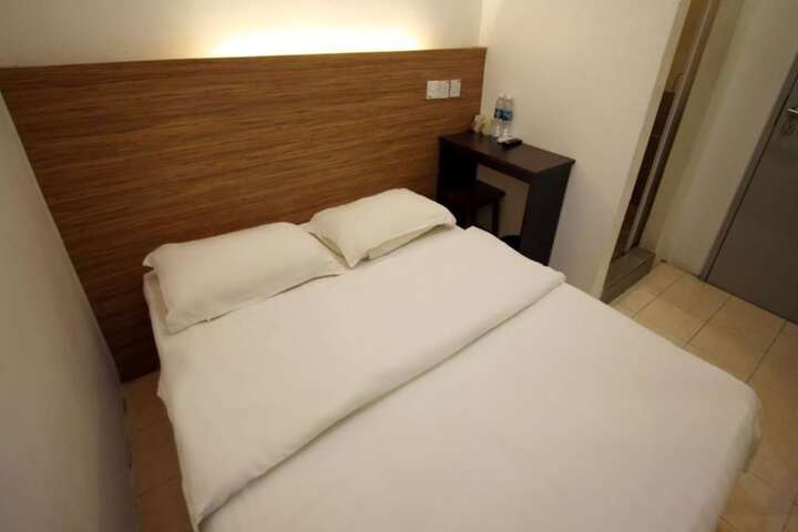 Room 7 of 27