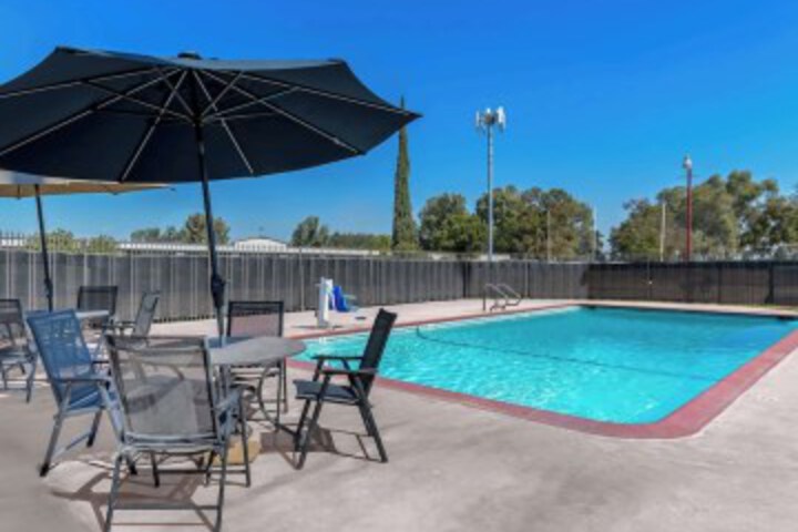 Pool 22 of 26