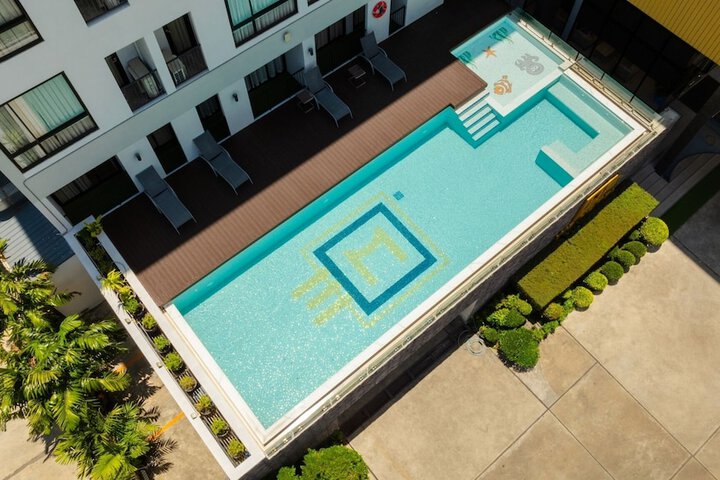 Pool 100 of 121