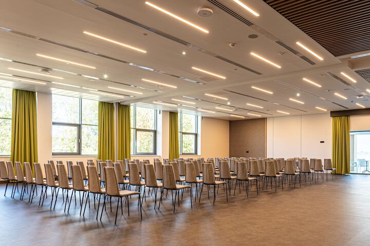 Ballroom/Hall 162 of 193