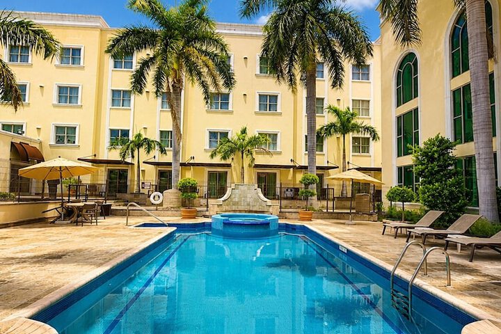 Hotel with Pool