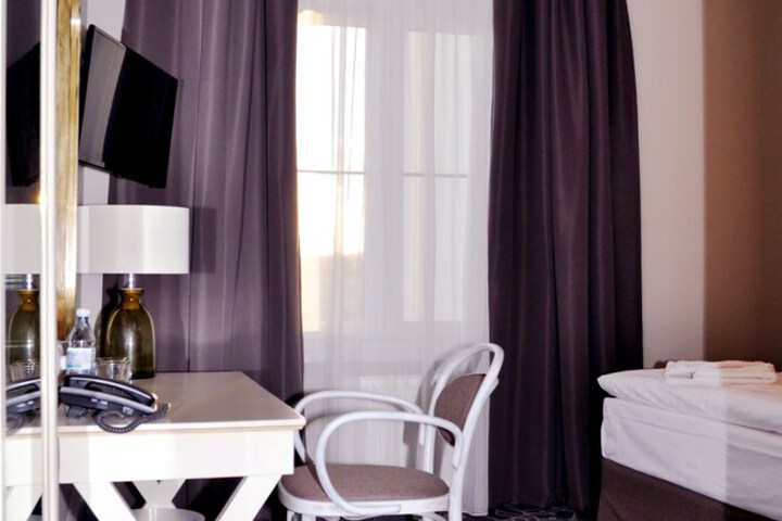 Room 15 of 42