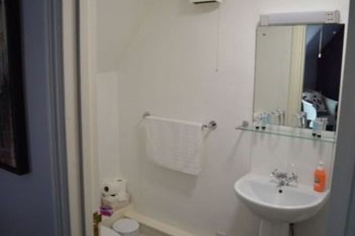 Room 3 of 48