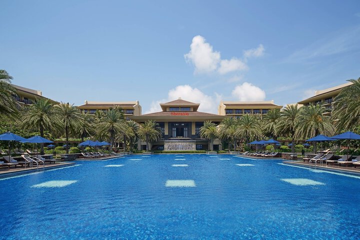 Sheraton Shenzhou Peninsula Resort in Wanning