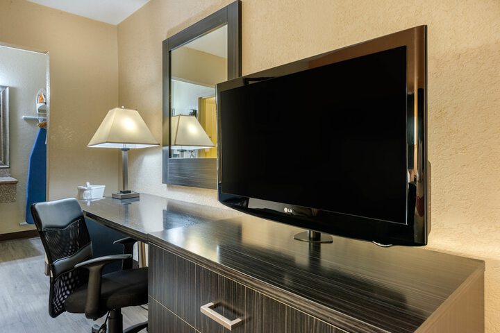 2 Double Beds (6 of 9)