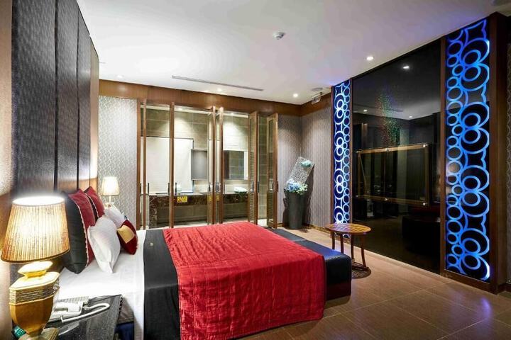 Room 2 of 34