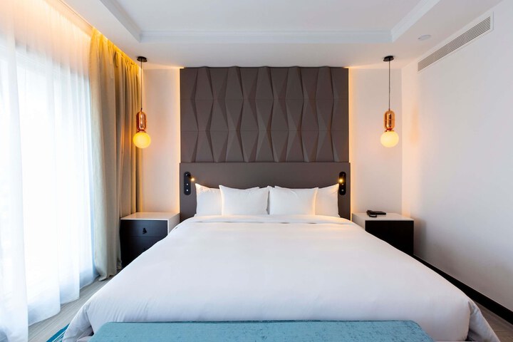 Room 42 of 150