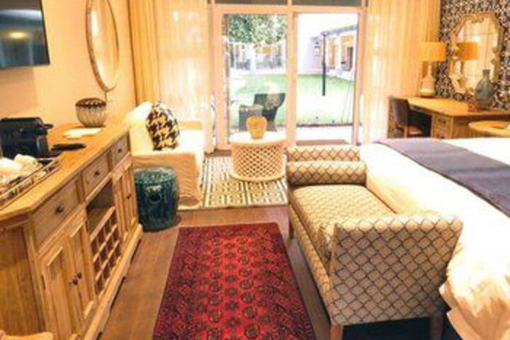 Hotel Suite Photo